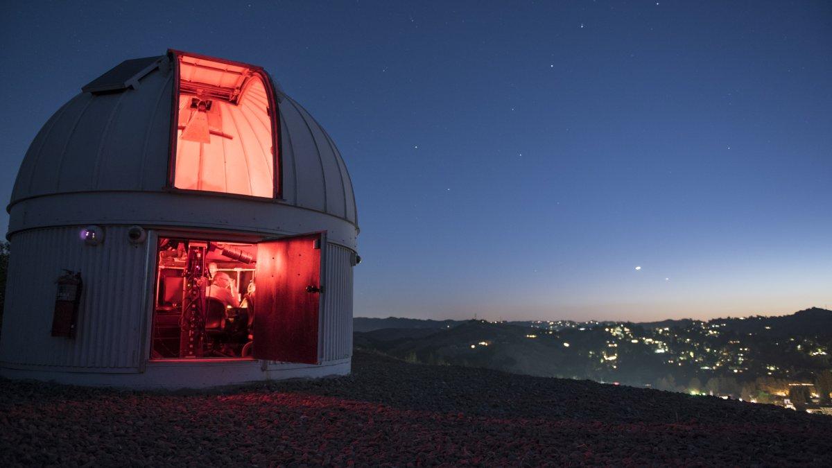 Nighttime view of the Geissberger Observatory