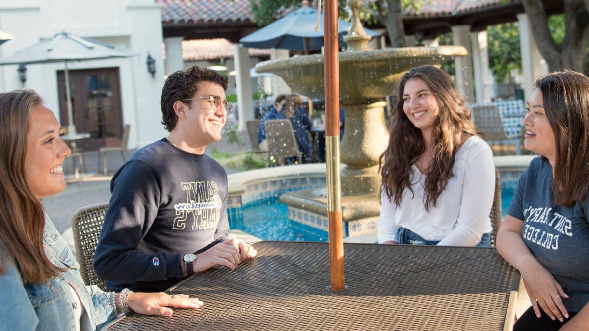 Photo of Saint Mary's peer mentors advising students outside in the sunlight